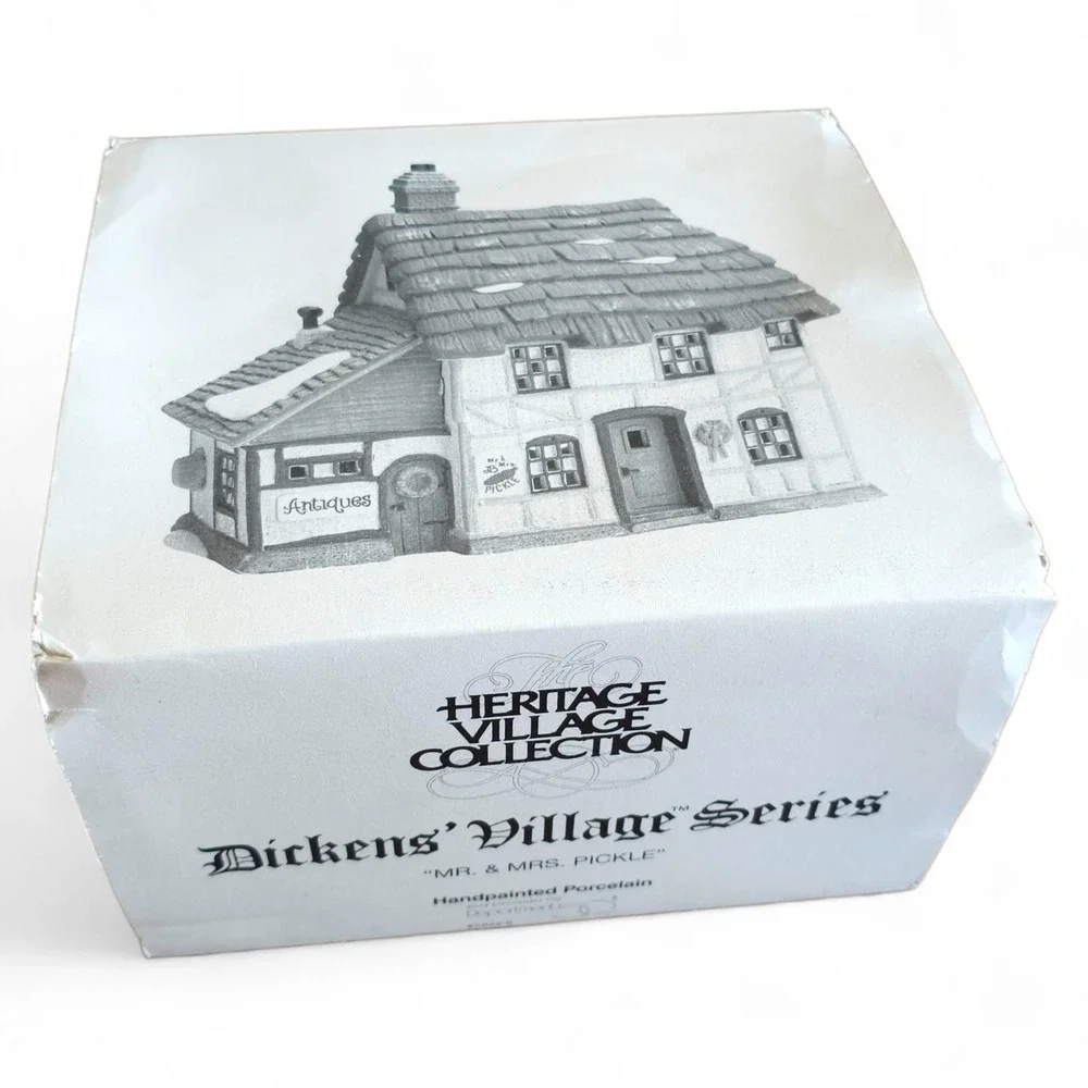 Dept 56 Dickens Village Mr & Mrs Pickle Cottage 5824-6 Lighted House Box